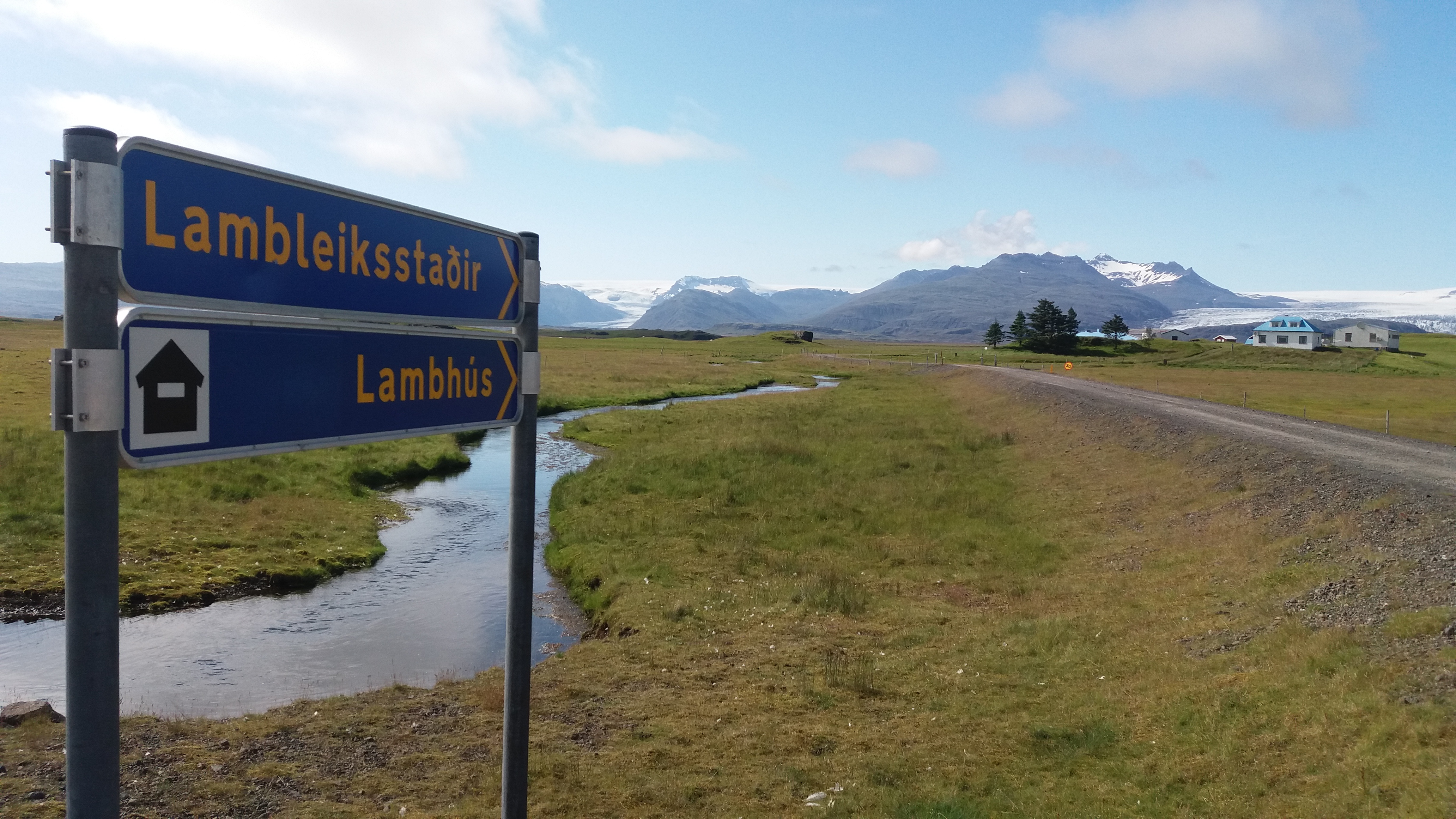 Lambhus Road sign Vegvísir